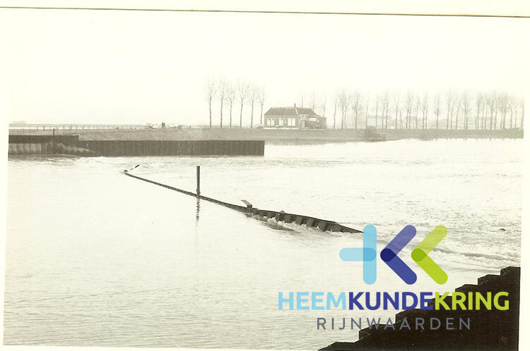 hoogwater RWS Coll.HK Rijnwaarden 1970