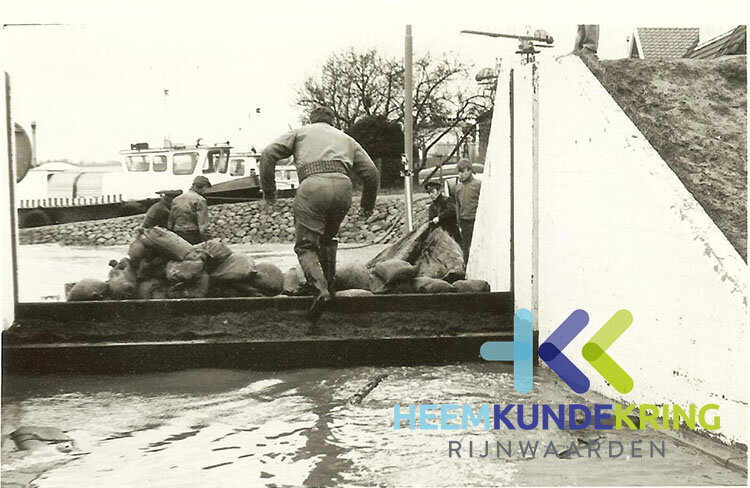 hoogwater RWS Coll.HK Rijnwaarden 1970